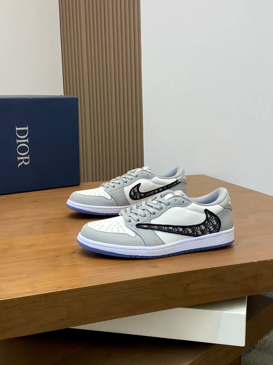 Men's shoes 💰700 [Dior-AIR] Dior co-branded model - high-end quality original single casual sports sneakers - upper: 🔝 silk calfskin, toe punching technology, tongue, brand cloth label, heel. embroidered brand logo - lining: brand canvas - outsole: original TPR·rubber·two-color molded outsole -super high quality control·fine workmanship·prominent (high-end·luxury·grade) -Size: 39-44 (38, 45, 46, can be customized)